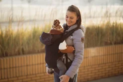 Momi Collet Navy Blue Ergonomische Draagzak NOSI00002 8 Momi Collet Navy Blue Ergonomische Draagzak NOSI00002 -Winkel Voor Babyreisartikelen Momi Collet Navy Blue Ergonomische Draagzak NOSI00002 10