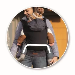 Momi Collet Navy Blue Ergonomische Draagzak NOSI00002 7 Momi Collet Navy Blue Ergonomische Draagzak NOSI00002 -Winkel Voor Babyreisartikelen Momi Collet Navy Blue Ergonomische Draagzak NOSI00002 5