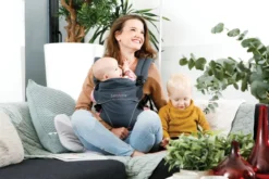 Babylonia Flexia Deep Grey Draagzak BDDFLEX1914 9 Babylonia Flexia Deep Grey Draagzak BDDFLEX1914 -Winkel Voor Babyreisartikelen babylonia flexia pine green draagzak 4 1