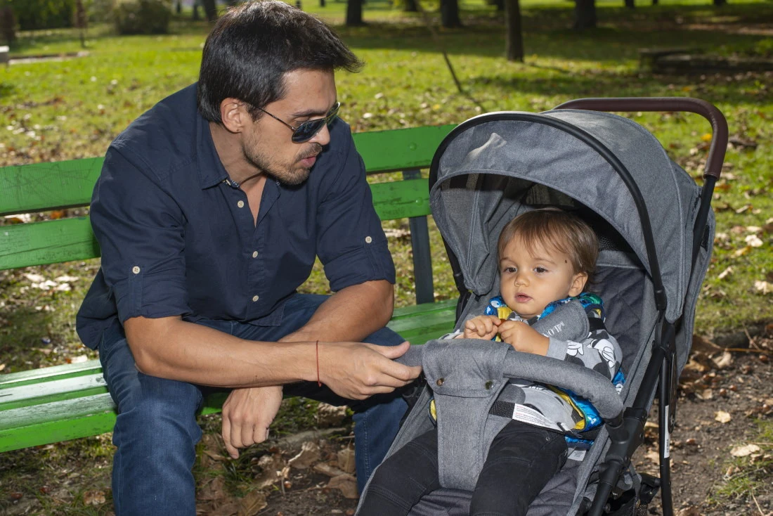 Cangaroo London Grey Wandelwagen 5581 Cangaroo London Grey Wandelwagen 5581 -Winkel Voor Babyreisartikelen cangaroo london wandelwagen sfeer2