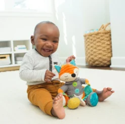 Infantino Go Gaga Playtime Pal Vos Buggyspeeltje BK-216311 -Winkel Voor Babyreisartikelen infantino go gaga playtime pal vos buggyspeeltje bk 216311 meer sfeer