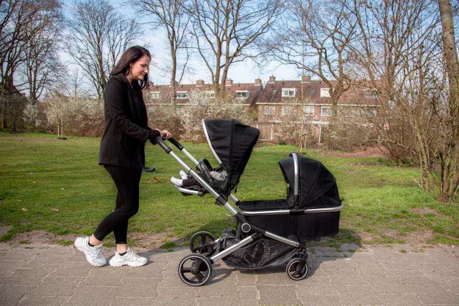 Ding Amigo Black/Silver Tandem Duowagen DI-191704 Ding Amigo Black/Silver Tandem Duowagen DI-191704 -Winkel Voor Babyreisartikelen mamaloes di 191704 ding tandem stroller amigo lifestyle 06