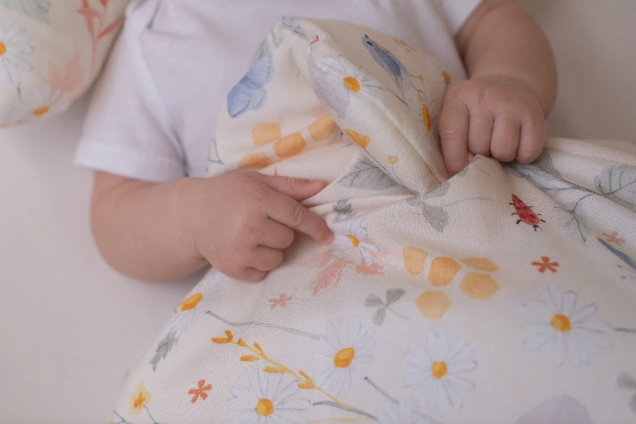 MamaLoes Amy Bamboo Nature Meadow Beige 60 x 80 cm Deken 82667 MamaLoes Amy Bamboo Nature Meadow Beige 60 X 80 Cm Deken 82667 -Winkel Voor Babyreisartikelen mamaloes amy bamboo nature meadow beige 3