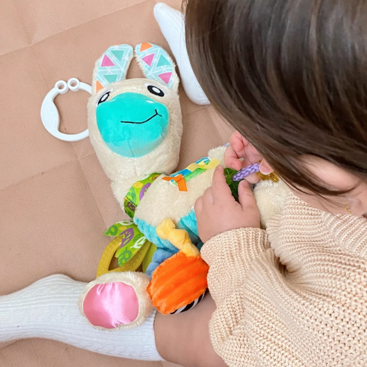 Playgro Sensory Friends Lupe Llama Buggyspeeltje P0188470 Playgro Sensory Friends Lupe Llama Buggyspeeltje P0188470 -Winkel Voor Babyreisartikelen playgro sensory friends lupe llama buggyspeeltje p0188470 .6