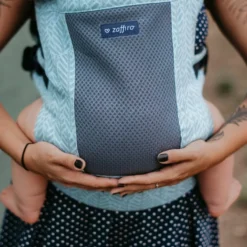 Zaffiro City Air Graphite Leaves Ergonomische Draagzak 7381 5 Zaffiro City Air Graphite Leaves Ergonomische Draagzak 7381 -Winkel Voor Babyreisartikelen zaffiro city air beige leaves draagzak 7398 2 1